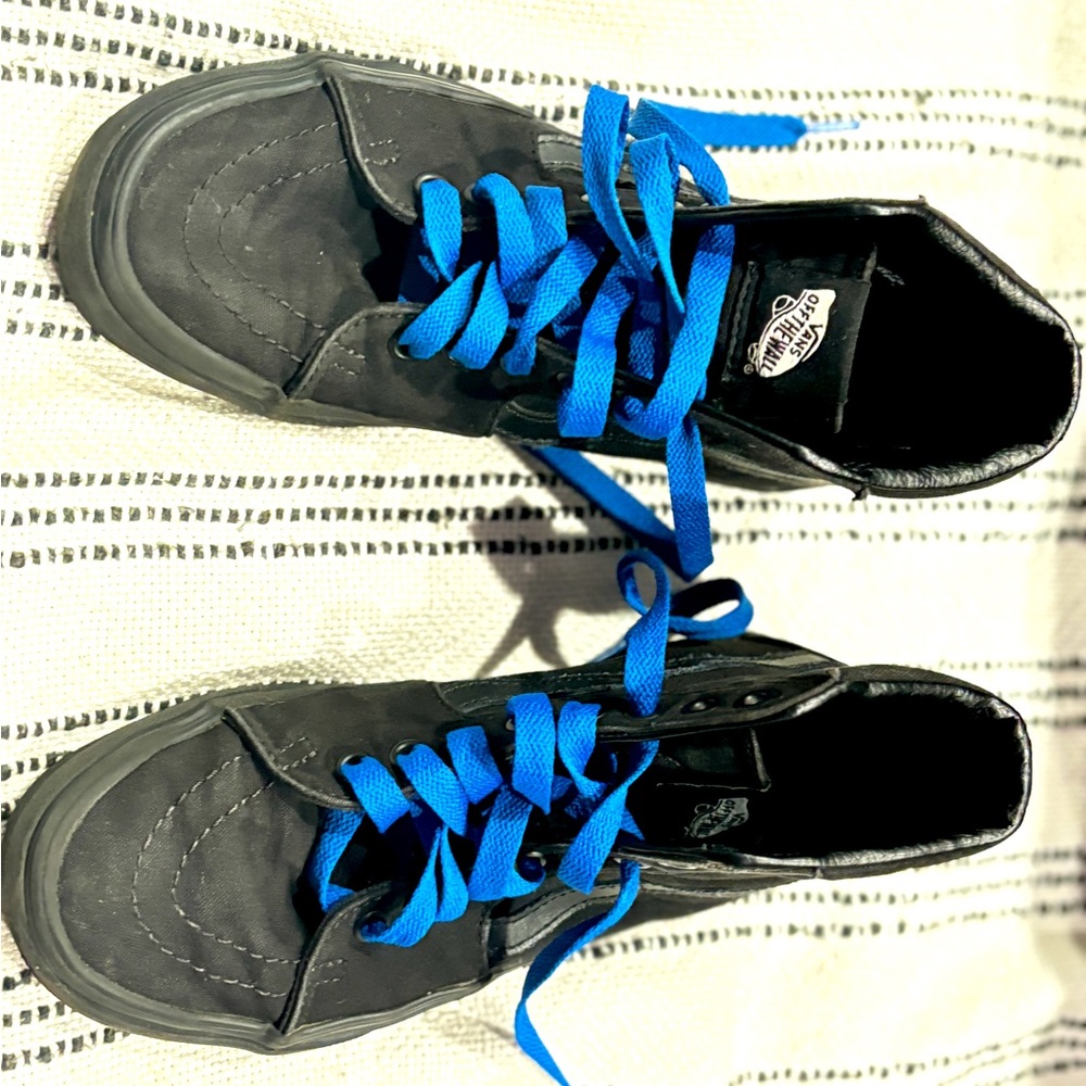 Vans - old school - black with blue laces - size 5